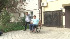 в анапе инвалид колясочник бросился в воду и спас тонущего человека