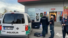 в какой стране нет принудительной вакцинации. 7. в какой стране нет принудительной вакцинации фото. в какой стране нет принудительной вакцинации-7. картинка в какой стране нет принудительной вакцинации. картинка 7. В разных странах Евросоюза гремят уличные протесты ковид-диссидентов. Демонстрации против ковид-сертификатов в субботу прошли во многих крупных городах Италии. В Триесте митингуют сотрудники порта – без документов о вакцинации или ПЦР-тестов их не пускают на работу. Такое правило действует по всей республике. Во Франции – традиционные по выходным манифестации против санитарных ограничений, участие в акциях приняли 40 тысяч человек. Массовые протесты и в Швейцарии, где тоже действуют меры повышенной предосторожности, и в Эстонии. Там добиваются отмены обязательной вакцинации. И это при том, что суточный прирост инфицированных коронавирусом COVID-19 в странах Балтии – и не только там – сейчас увеличивается.