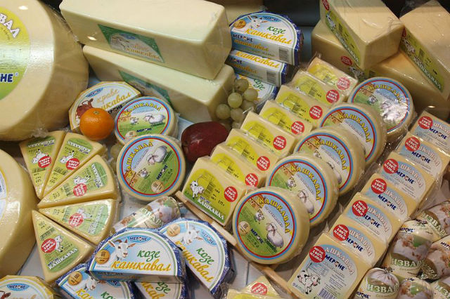 Сыры, йогурты и другие молочные продукты содержат гораздо меньше лактозы и галактозы, чем молоко