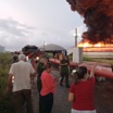 Крупное кубинское нефтехранилище загорелось после удара молнии