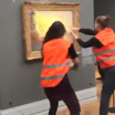 Экоактивисты испачкали картофельным пюре картину Моне в Потсдаме