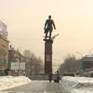 В почетный караул у памятника Покрышкину встали курсанты поста номер один в Новосибирске