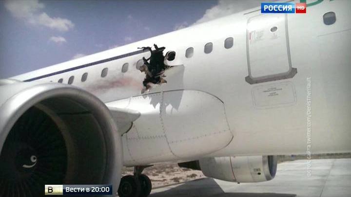 Картинки по запросу Страшные кадры: пассажиры сняли на видео взрыв в летящем самолете