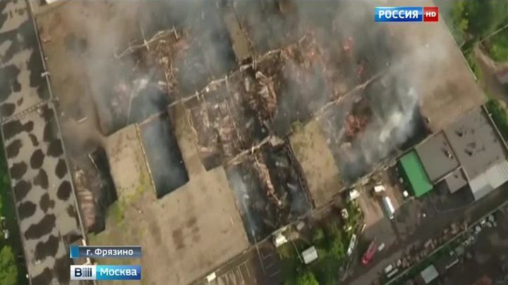 Нападение во фрязино. Пожар во Фрязино. Пожар во Фрязино сейчас. Мебельная фабрика на Фрязево пожар. Пожар в Москве на Фрязино.