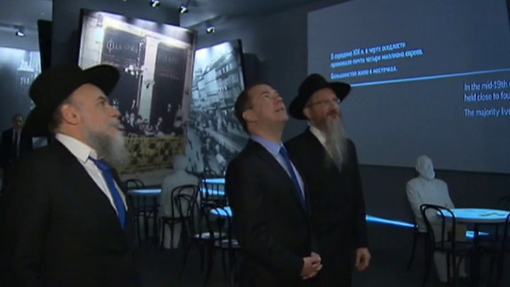 Дмитрий Медведев посетил Еврейский музей и центр толерантности накануне Дня памяти жертв Холокоста