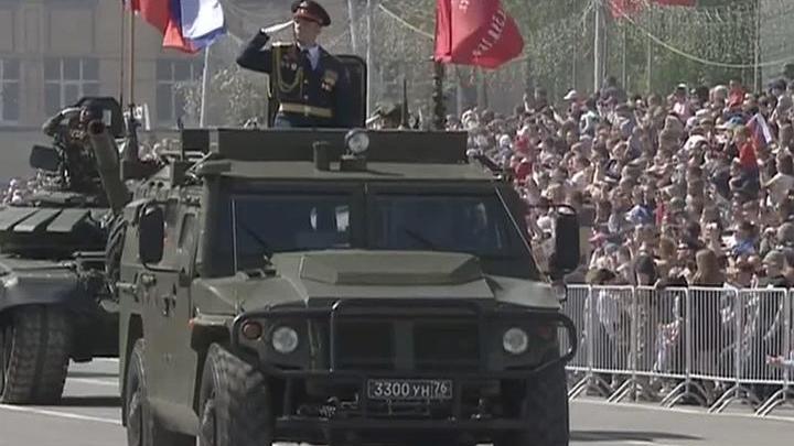 прощения, что вмешался... голые девушки а поезде грязь,насилие,жестокость. мне