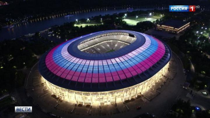 Стадион "Лужники" стал частью ночной Москвы