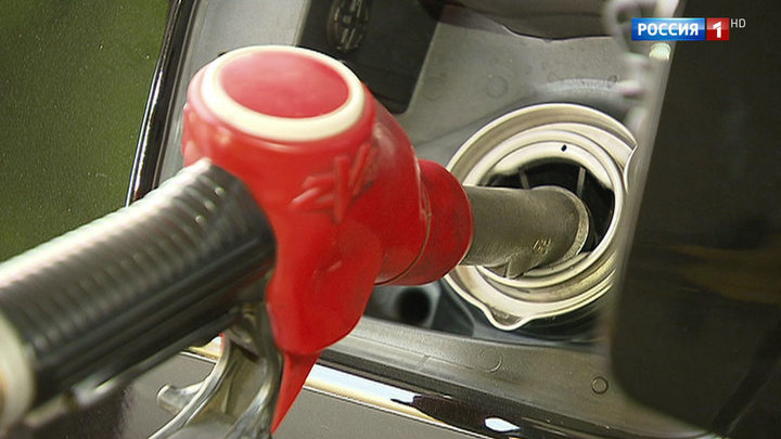 Заправил полный бак. Перелив топлива причины. Перелив топлива причины. Перелив топлива причины. Главная дозирующая ваз 2105.