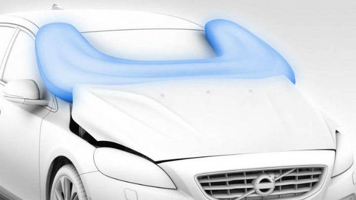 Положение раскрывшейся подушки безопасности для пешеходов (иллюстрация Volvo).