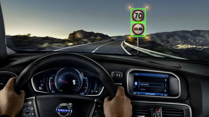 Road Sign Information в действии (иллюстрация Volvo).