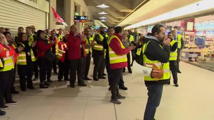 В Германии сразу 8 аэропортов объявят забастовку
