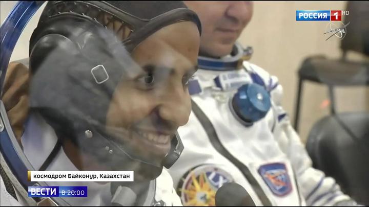 В космос уже неоднократно запускали. Космонавты ОАЭ. Первый космонавт ОАЭ. Араб на МКС И его голова фото.