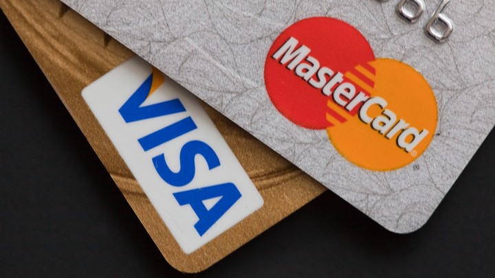 Банк России: деньги на картах Visa и Mastercard в России защищены и доступны