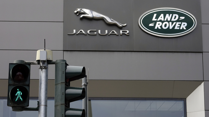 Jaguar Land Rover прекратила обслуживать автомобили в России