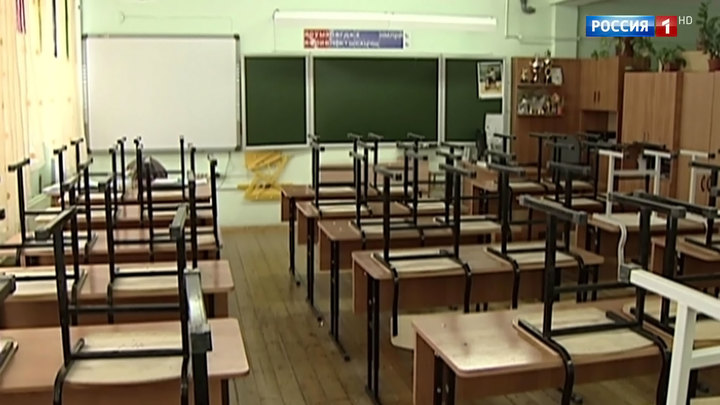 Школы Крыма закрылись из-за сообщений о "минировании"