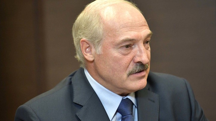 Лукашенко пригрозил противникам сотнями тысяч российских военных