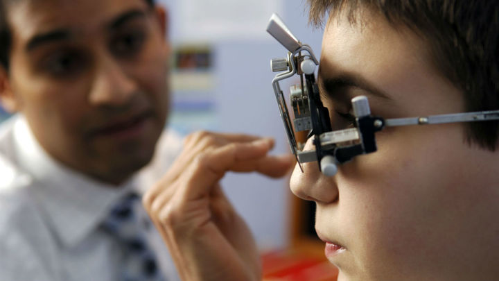 Учёные вырастили в пробирке клетки сетчатки глаза, чтобы изучить цветное зрение людей