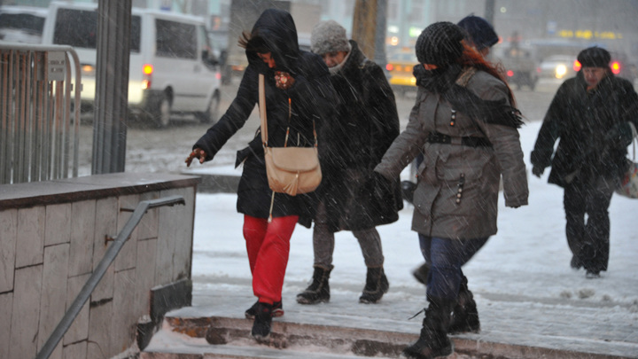 Москвичей ждет каток на дорогах и снегопад