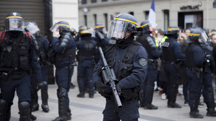 "Быть осужденным или быть убитым?" Новая манифестация в Париже