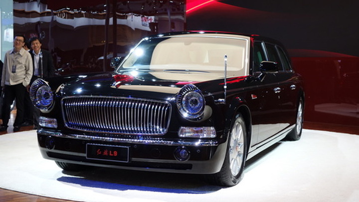 Китайские "партийные" лимузины уйдут в народ за полмиллиона долларов