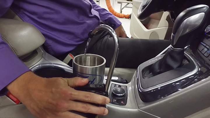 Ford предлагает пить воду прямо из автомобильного кондиционера