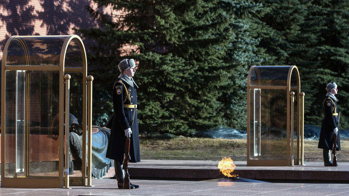 Смена караула кремлевский полк