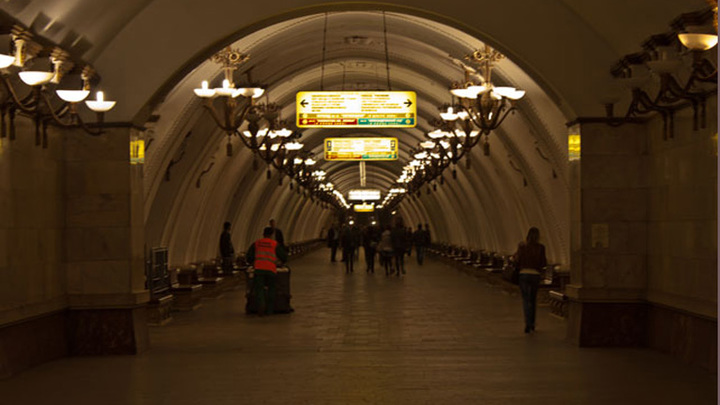 Переход в метро с курской на чкаловскую