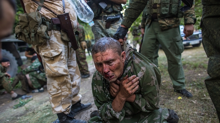 Украинский десантник, взятый в плен в ходе боя за город Шахтерск. Донецкая область, Украина
31.07.2014 Украинский десантник, взятый в плен в ходе боя за город Шахтерск. Донецкая область, Украина
31.07.2014