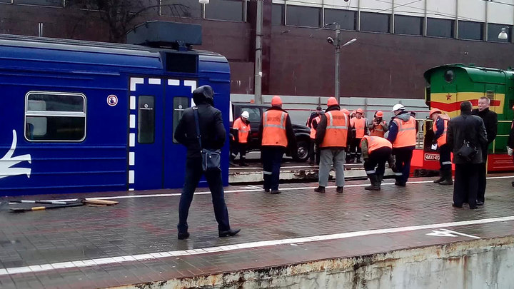 Павелецкий вокзал москва новороссийск. Павелецкий вокзал поезда. Авария на Курском вокзале. Отбойник поезда. Электричка Павелецкий.