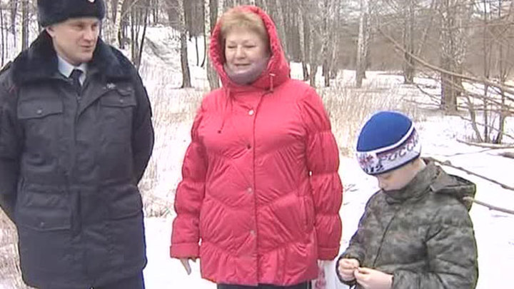 полицейский спас тонущего ребенка. 4. полицейский спас тонущего ребенка фото. полицейский спас тонущего ребенка-4. картинка полицейский спас тонущего ребенка. картинка 4.