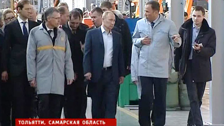 Путин на капоте