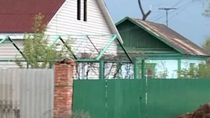 По последним данным, погибших нет, двое солдат получили ранения. Все близлежащие к арсеналу населенные пункты эвакуированы. Какой объем арсенала под угрозой, военные не сообщают. Известно, что склад планировали закрывать. Слишком он был близок к деревням.