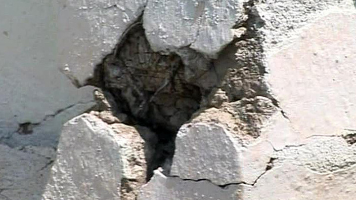 В другом районе Приморского края утилизация снарядов проходит без пожаров. Но нанесен значительный ущерб имуществу и жилью граждан. В селе Барано-Оренбургском почти каждый дом ≈ с трещинами и разбитыми стеклами.