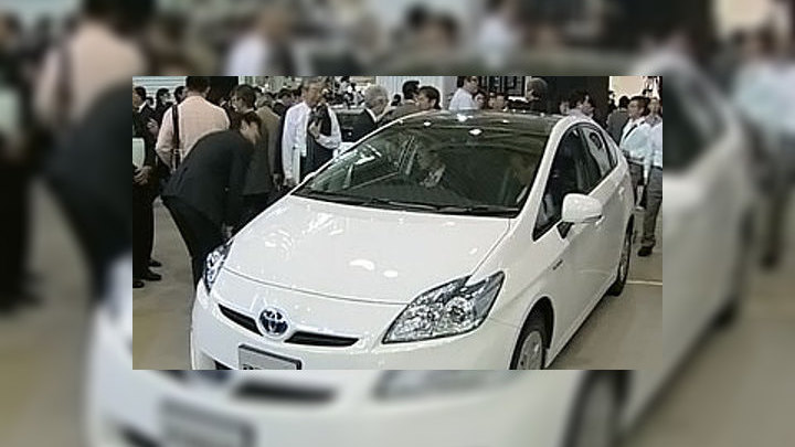 Автоконцерну Toyota пришлось признать проблемы с тормозами у одной из самых высокотехнологичных моделей √ Prius