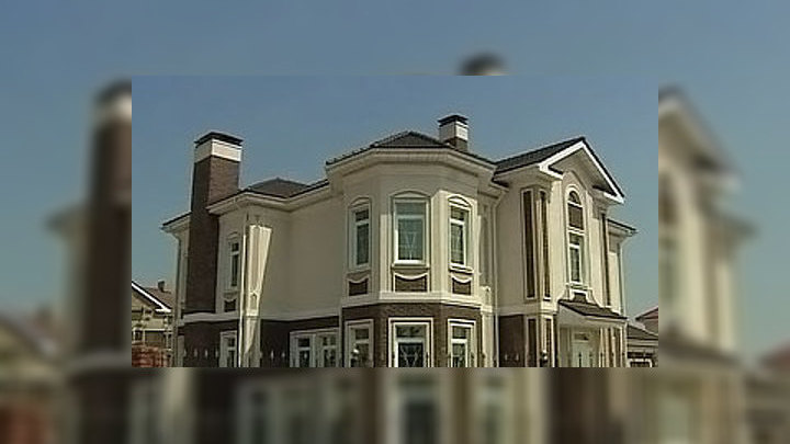 Рынок загородной недвижимости снижает обороты. Цены на коттеджи продолжают падать. Уменьшаются и запросы покупателей. Новый год принес новую моду - на мини-коттеджи.