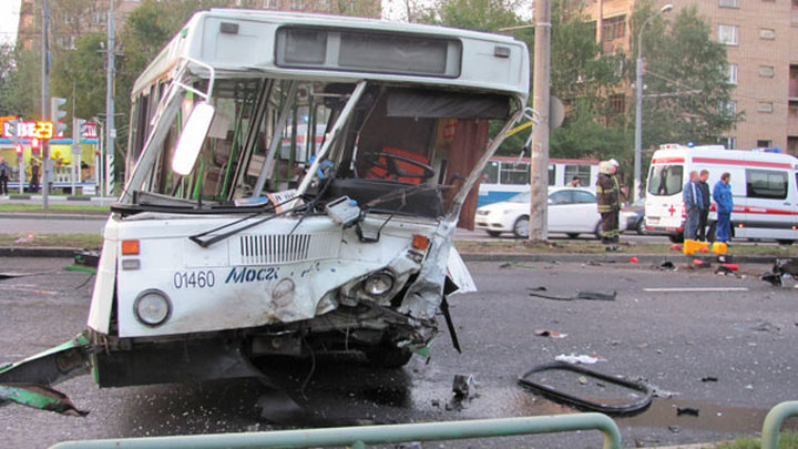 Автобус разбили. ЛИАЗ 5256 разбитый. Разбитый автобус ЛИАЗ. ЛИАЗ 5256 ДТП.