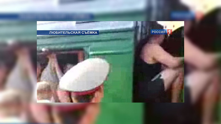 Что будет если забраться на крышу вагона. Смотреть фото Что будет если забраться на крышу вагона. Смотреть картинку Что будет если забраться на крышу вагона. Картинка про Что будет если забраться на крышу вагона. Фото Что будет если забраться на крышу вагона
