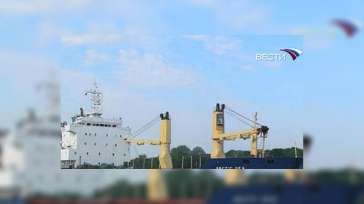 Сухогруз Arctic Sea должен был прибыть в Беджайя (Алжир) с грузом пиломатериалов из Финляндии 4 августа. Связь с транспортом прервалась еще 28 июля