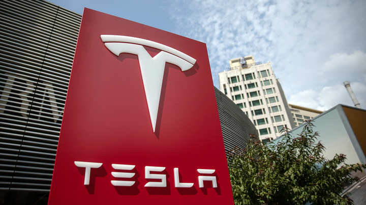 Квартальные продажи электромобилей Tesla упали впервые за два года