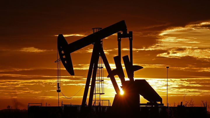 Нефть подорожала на словах главы ФРС: Brent превысила $83