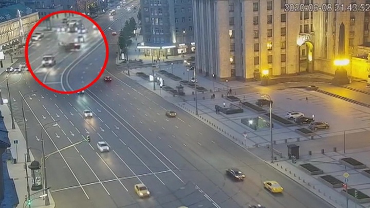 в каком году была авария с ефремовым. 5. в каком году была авария с ефремовым фото. в каком году была авария с ефремовым-5. картинка в каком году была авария с ефремовым. картинка 5. В центре столицы в аварию попал заслуженный артист России Михаил Ефремов. Причиной происшествия стал выезд его автомобиля на встречную полосу, при этом сидевший за рулем актер был пьян. В результате аварии пострадал один человек: его увезли в больницу в тяжелом состоянии, где он позднее скончался. Рассказываем, что известно о случившемся.