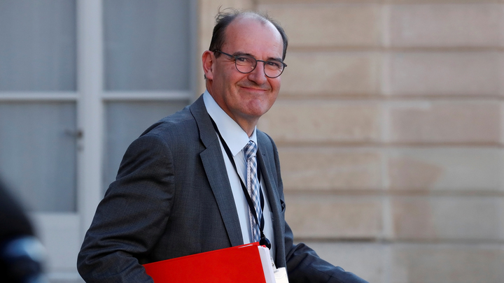 Премьер Франции подал Макрону прошение об отставке