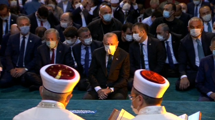 Эрдоган присоединился к намазу в теперь уже мечети Святой Софии