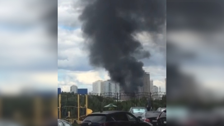 Пожар крокус сити видео. Пожар в Москва Сити. Пожар кровли здания. Московский пожар 1547 фото. Москва Сити пожар сегодня.