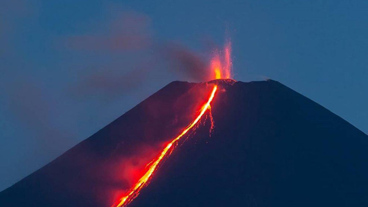 снится вулкан извержение