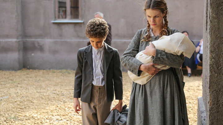 Кадр из сериала "Зови меня мамой"