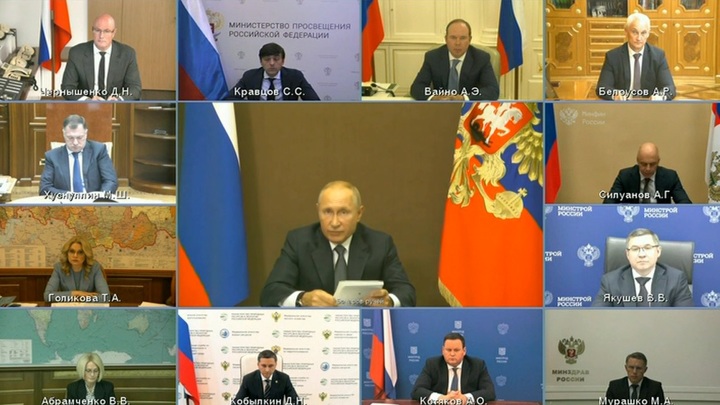Путин: расслабляться нельзя, борьба с коронавирусом не окончена