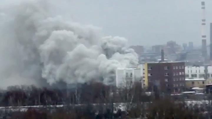 Кто поджог склад валберис. Пожар на Нагатинской сейчас. Пожар в здании Единой России. Пожар у метро Варшавская. Пожар на Нагатинской набережной 48/2.