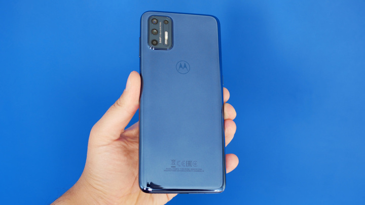 Обзор смартфона Moto G9 Plus: великан среднего класса // Смотрим