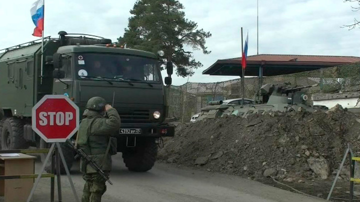 В Степанакерт прибыли более 60 российских военных врачей. Новости на "России 24"